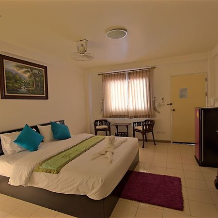 Charn Residence Bang Saen Exterior photo