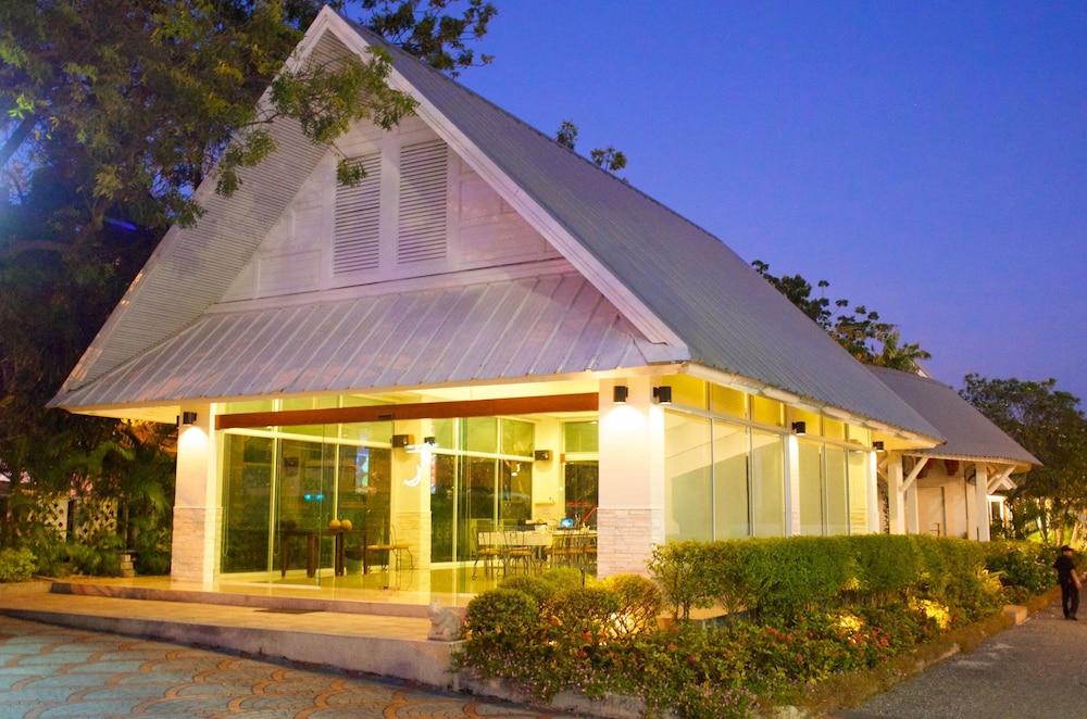 Charn Residence Bang Saen Exterior photo