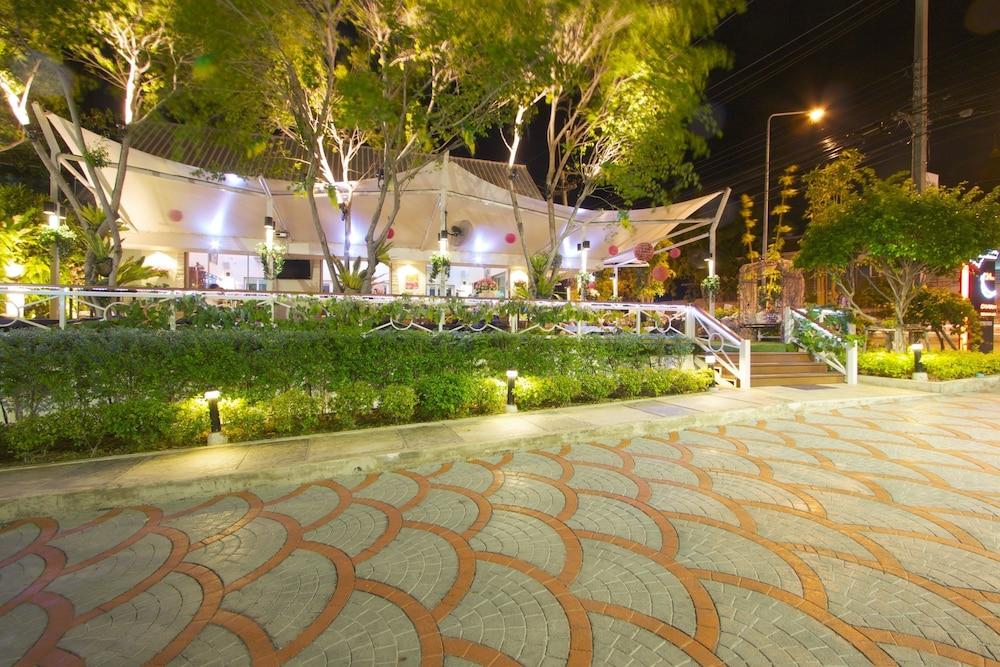 Charn Residence Bang Saen Exterior photo