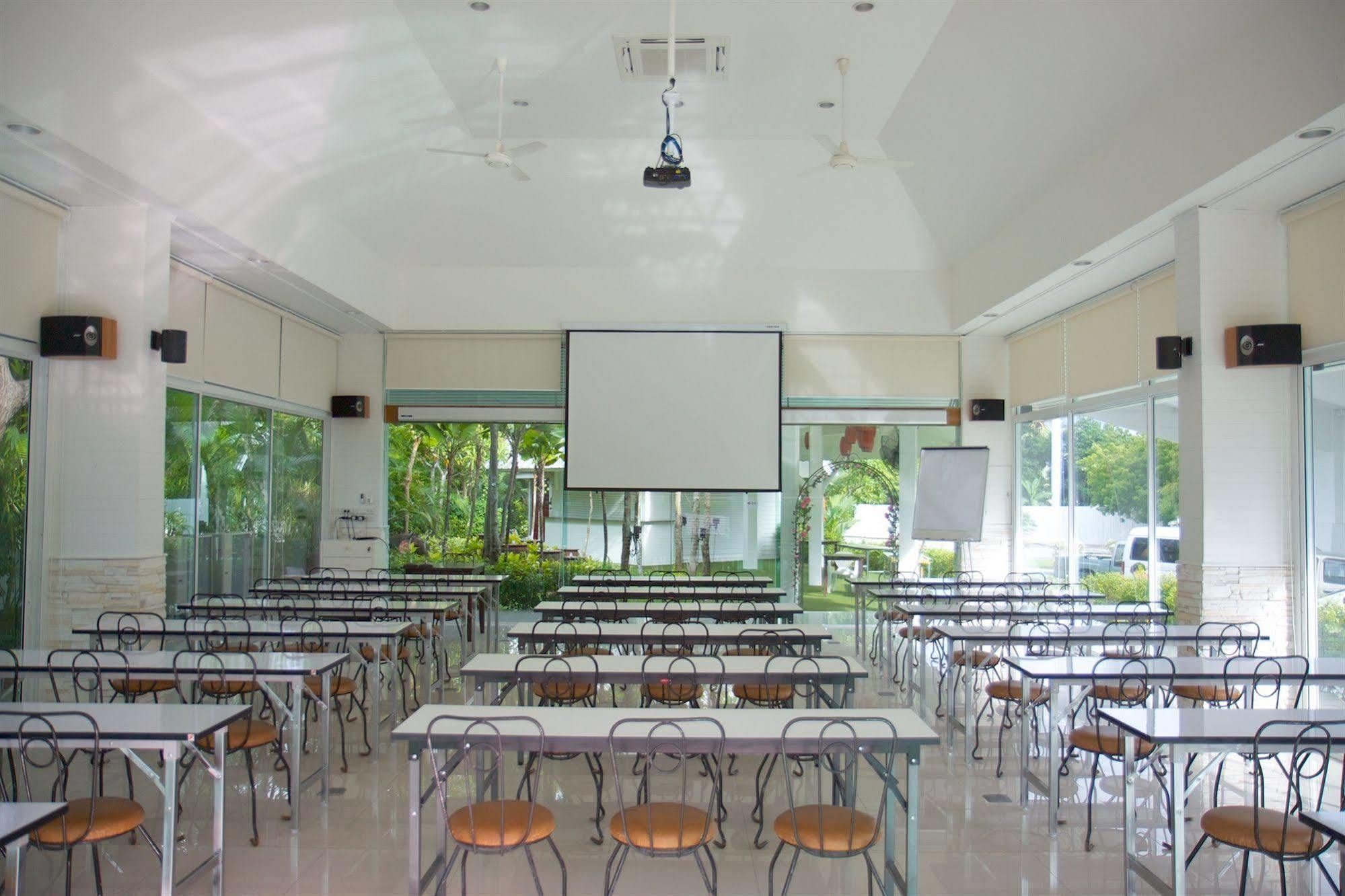 Charn Residence Bang Saen Exterior photo