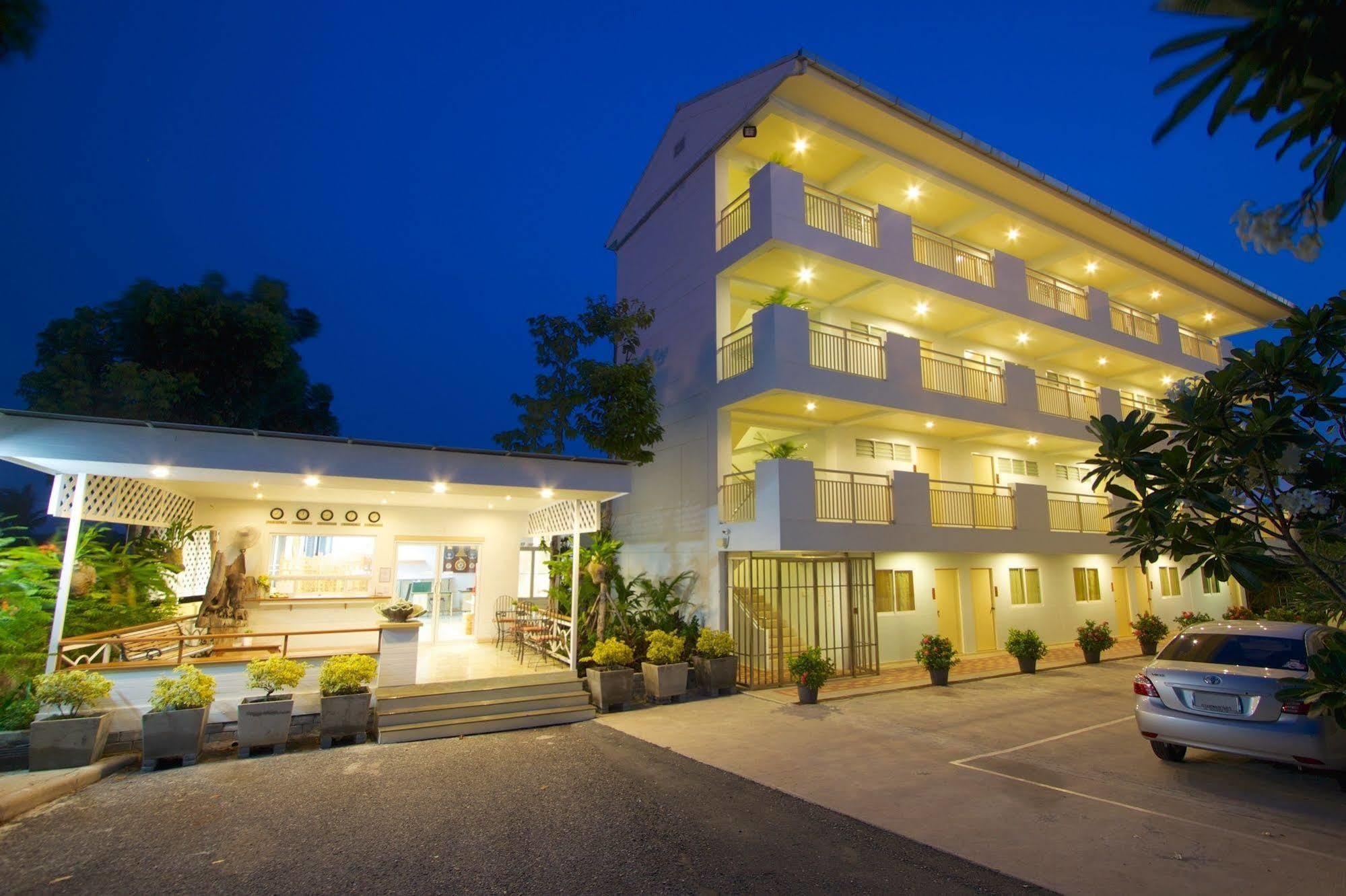 Charn Residence Bang Saen Exterior photo